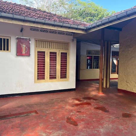 Resthouse Vavuniya Hotel Kültér fotó