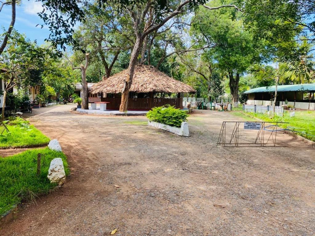 Resthouse Vavuniya Hotel Kültér fotó