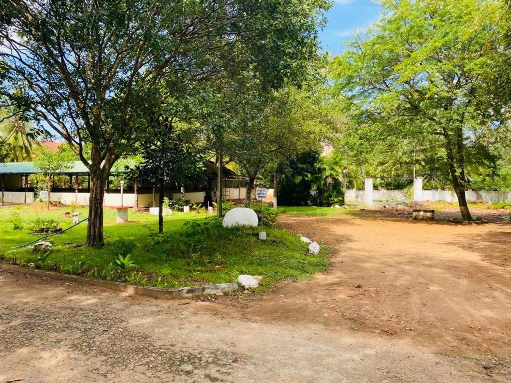 Resthouse Vavuniya Hotel Kültér fotó