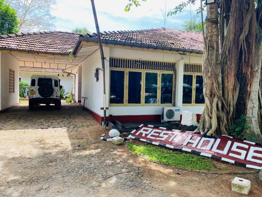 Resthouse Vavuniya Hotel Kültér fotó