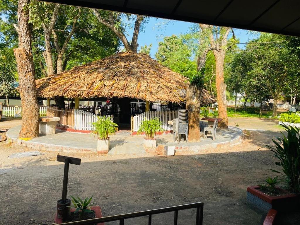 Resthouse Vavuniya Hotel Kültér fotó